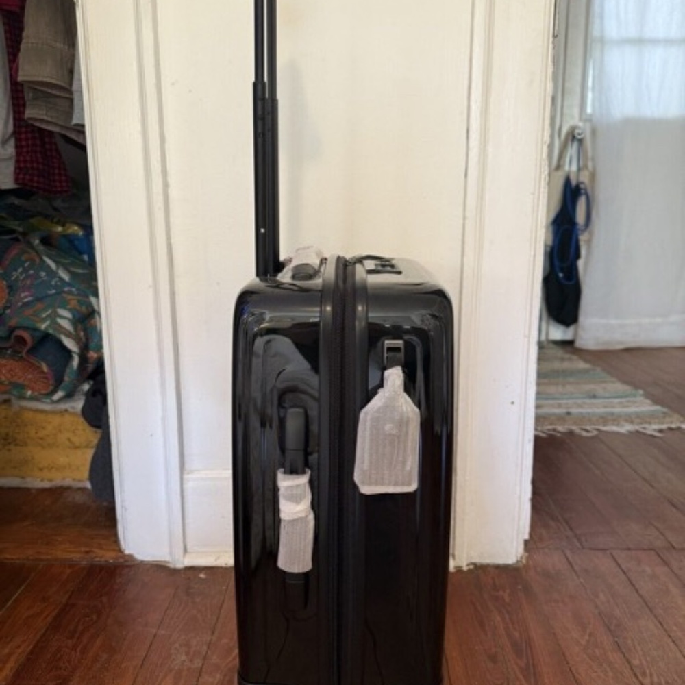 Tumi 19 Degree International Expandable 4 Wheeled Carry-On - Black